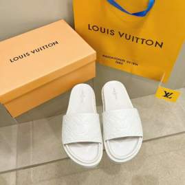 Picture of Louis Vuitton Slippers _SKULVsz35-40jyh0504619